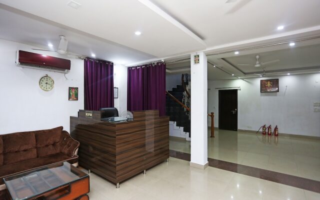 OYO 10198 Hotel Aris