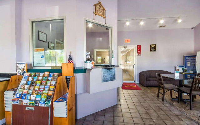 Econo Lodge Little Creek