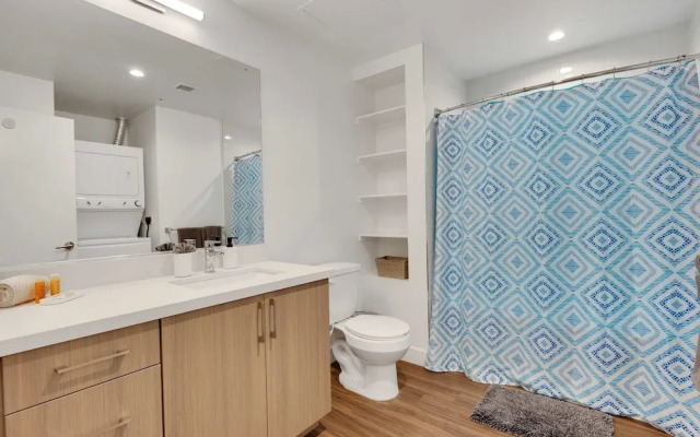 Stylish 1BR Family Apartment by Dtla