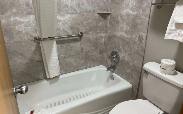 Days Inn by Wyndham Grove