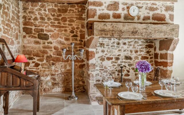 Peaceful Holiday Home in Teillots with Private Pool