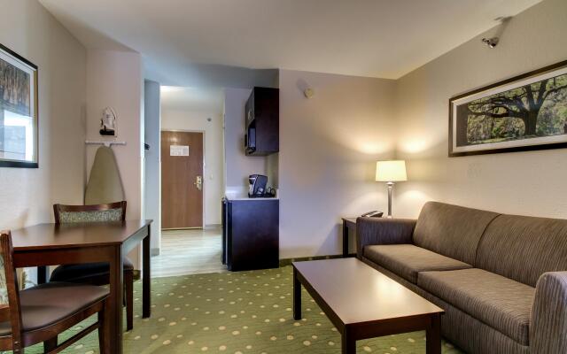 Holiday Inn Express Hotel and Suites Live Oak