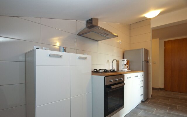 Apartment 1975