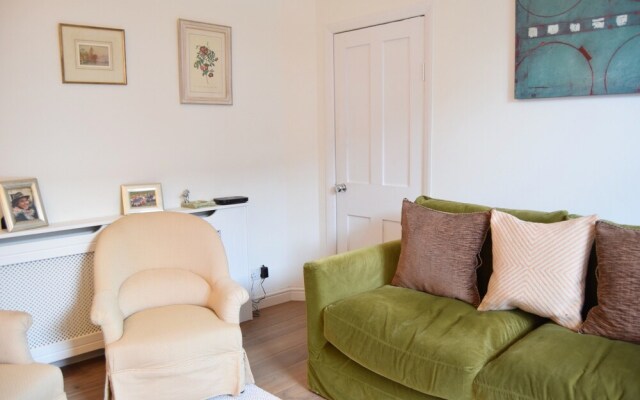 Luxury 3 Bedroom Family Home With Garden