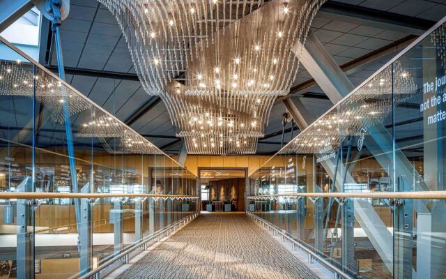 Fairmont Vancouver Airport In-Terminal Hotel