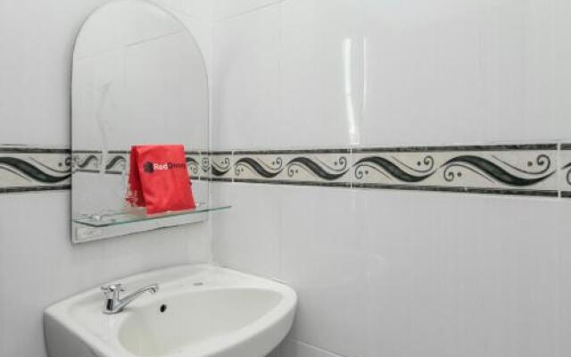 RedDoorz Plus near Mega Town Square