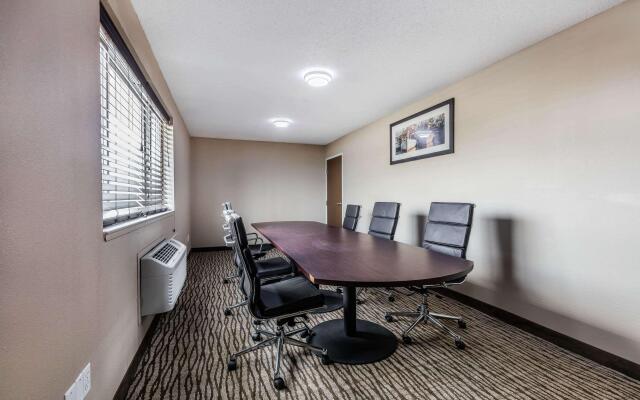 Comfort Inn & Suites Crystal Inn Sportsplex