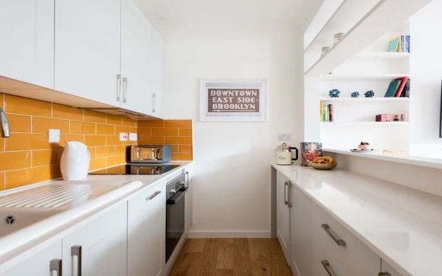 The Kensington Grove - Stylish 2BDR Flat with Private Patio