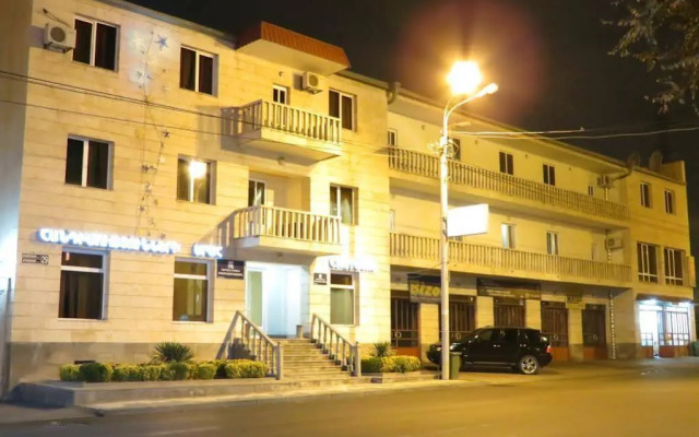 White House Hotel