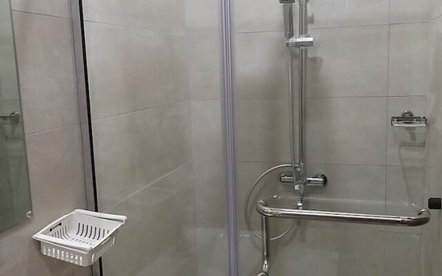 Mitos Luxury Suites -Bode Thomas
