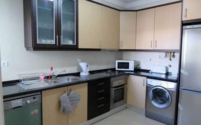 2 Bed Apartment With com Pool