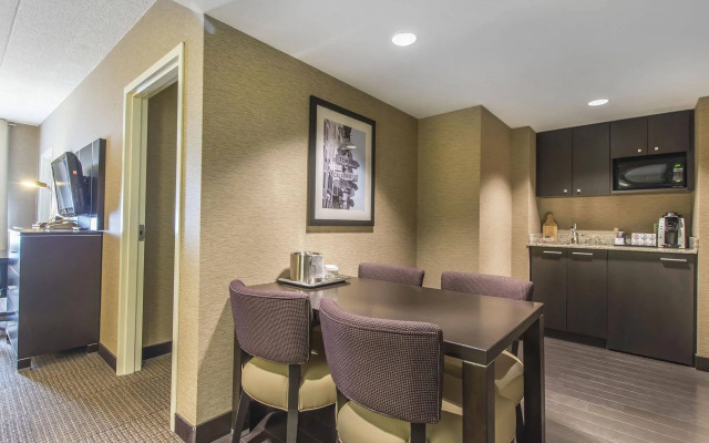 Quattro Hotel & Conf. Centre, an Ascend Collection Hotel