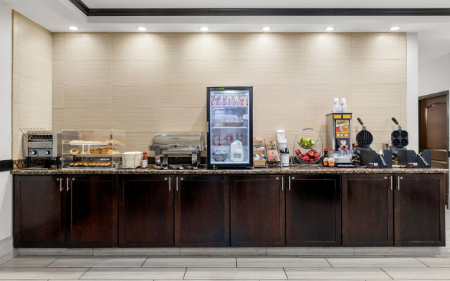 La Quinta Inn & Suites by Wyndham Auburn
