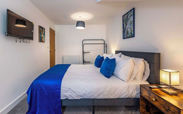 7 Riverside Mews