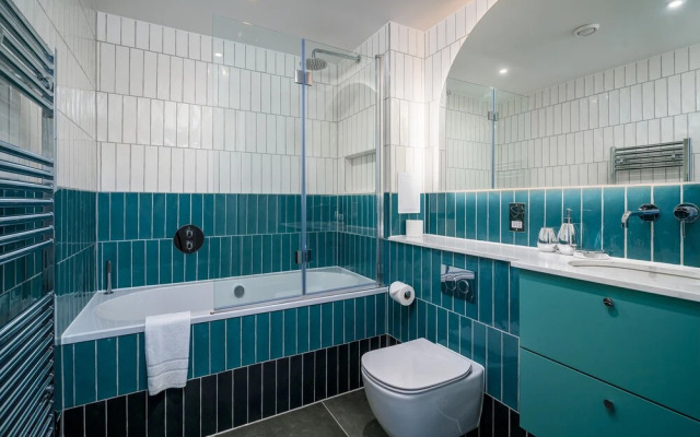 JOIVY Spectacular 3-Bed Flat Near Holland Park