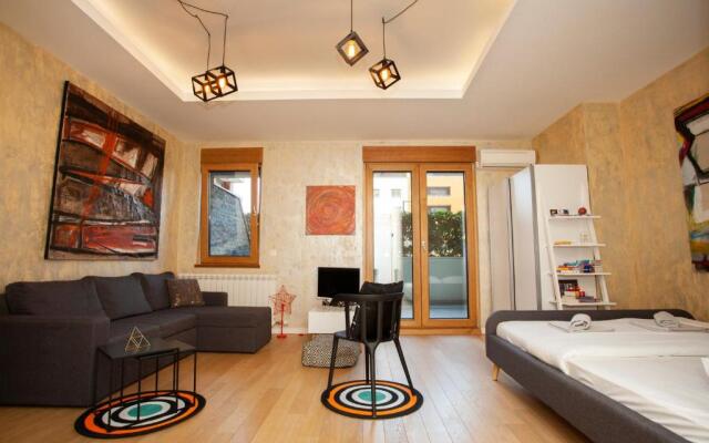 Gentleman Dog Apartment