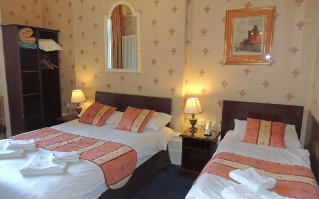 Dolphin Hotel
