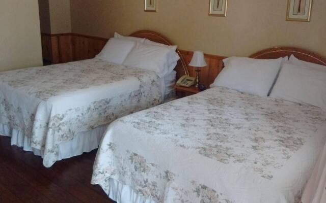 MacKenzie's Motel & Cottages