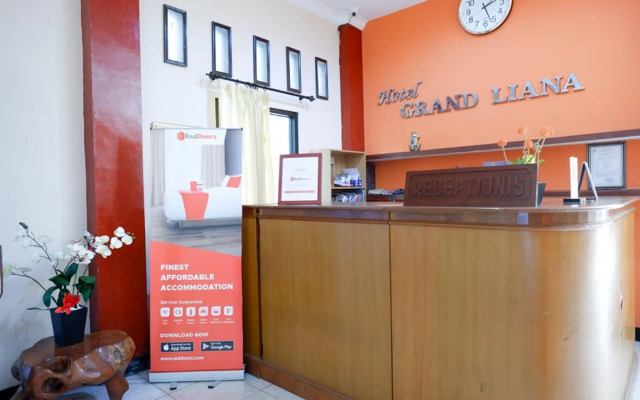 RedDoorz Plus near Stadion Wijaya Kusuma