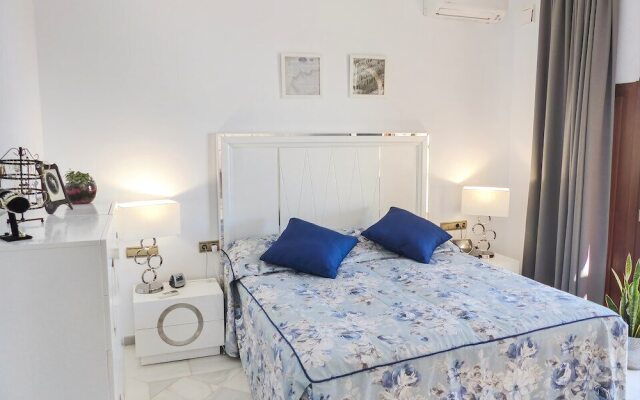 Marvelous Villa with Infinity Pool Ref 85