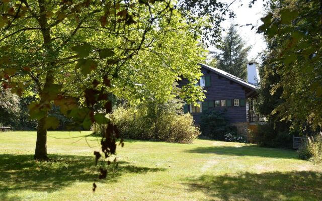 Luxury Pet Friendly Chalet in Bièvre near Forest