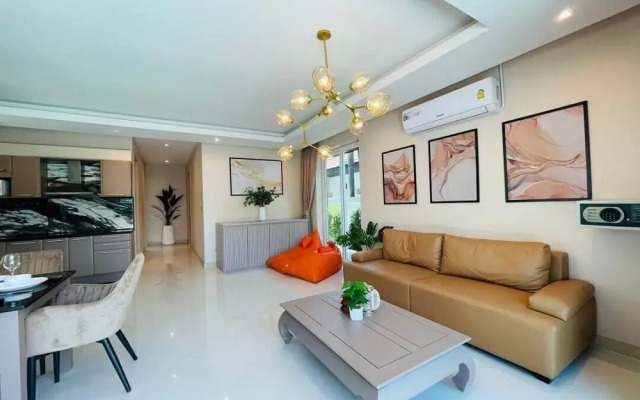 Palm Oasis Pool Villa by Pattaya Holiday