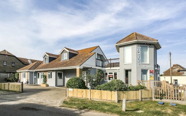 The Waves Bar Cafe B and B Hotel