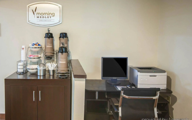 Clarion Inn & Suites DFW North