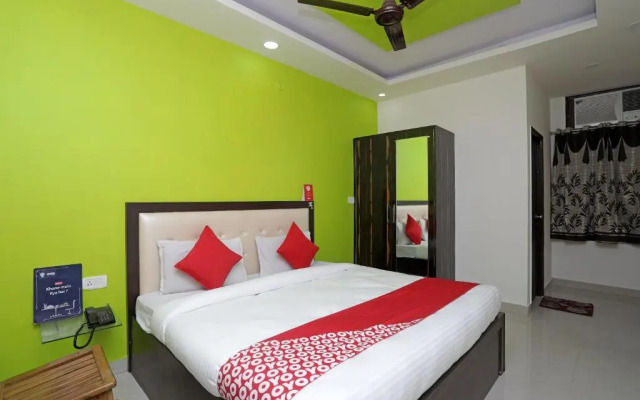 Super OYO 14332 Raj Palace