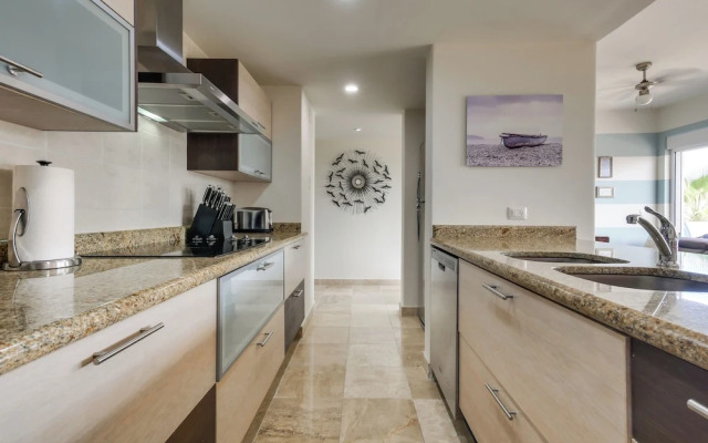 Chic Cabo Condo - Walk to Marina & Downtown!