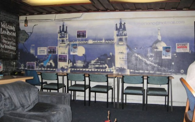 Central Hotel - Hostel