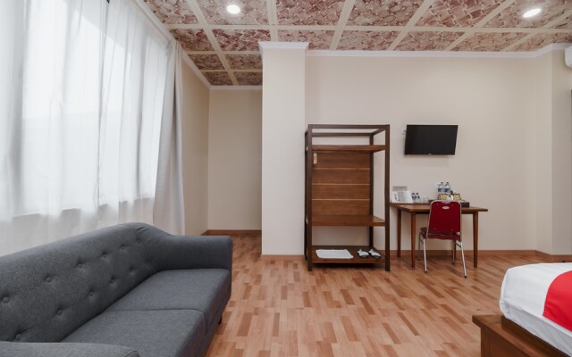 RedDoorz Plus near Soekarno Hatta Airport 2