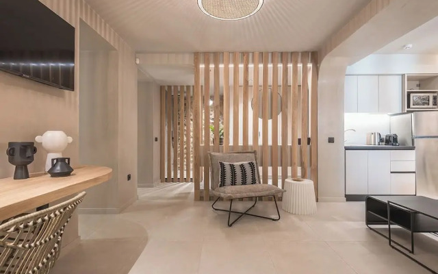 Apollonos 28 Luxury Suites