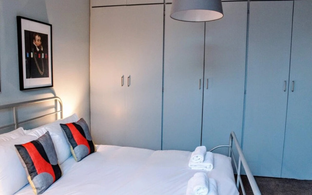 1 Bedroom Apartment In Edinburghs New Town