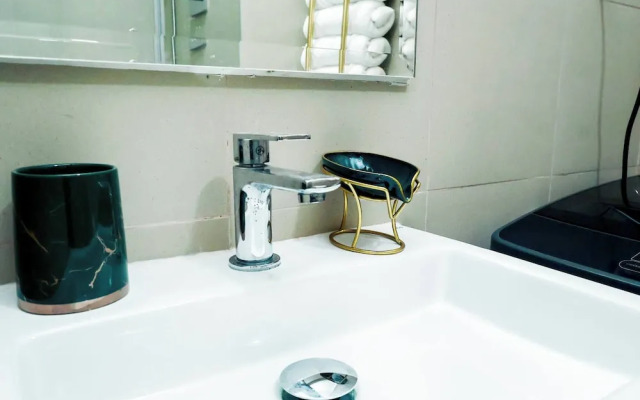 Sapphira Manor Luxurious Condo by the Bay