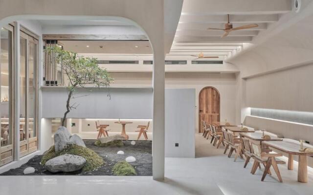 Nayun Xingkongsu Hotel