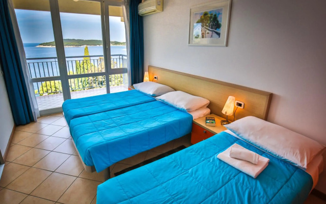 Splendid Golden Rocks Resort