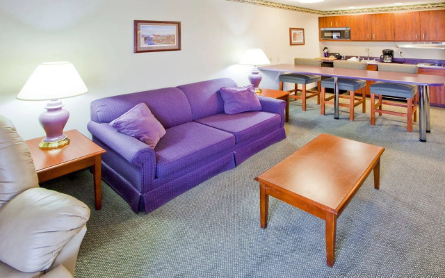 Round Hill Inn