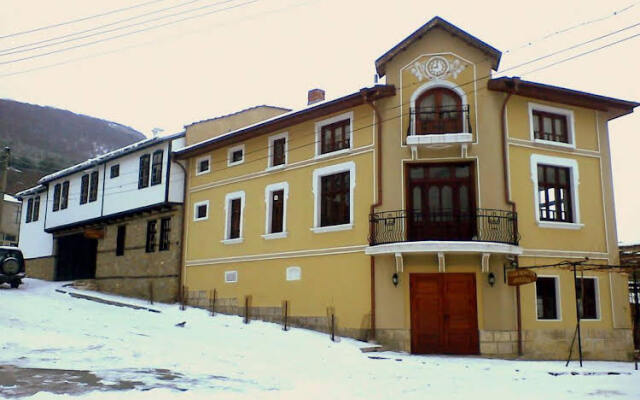 Osmarski Houses