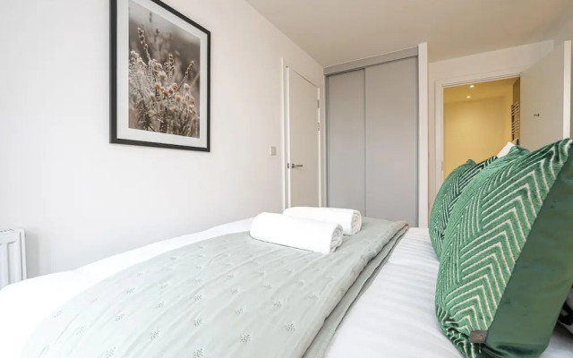 Deluxe Leeds Flat With Views