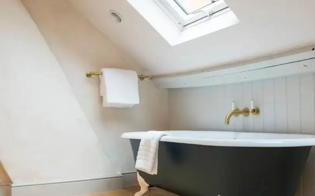 The Loft - 1 Bed Luxury Apartment With Bathtub