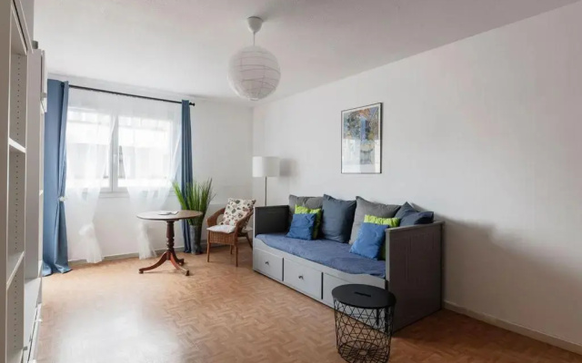 Nicolas III, parking privé, Netflix, balcon