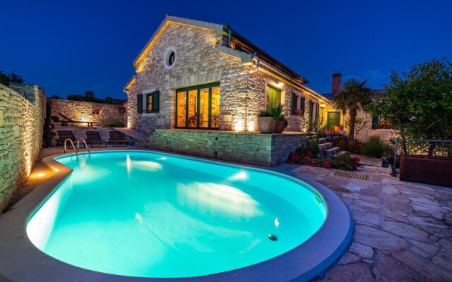 Nice Home in Lisicic With Wifi and 3 Bedrooms