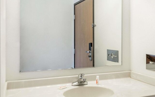 Super 8 By Wyndham Dewitt