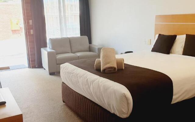 Golden Reef Motor Inn