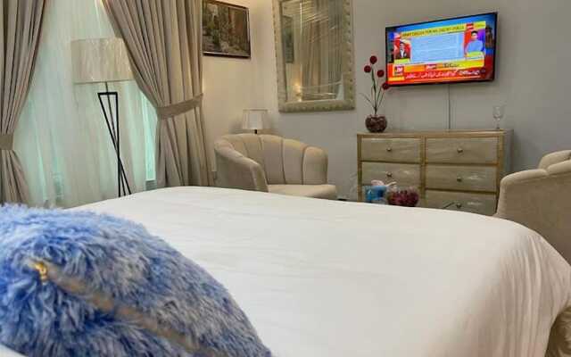 Shelton Mellton Lodges