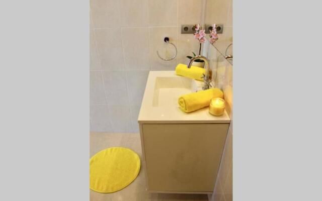 Frontline sea in the center of Puerto Banus.2bedrooms -Garden