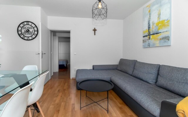 Amazing Apartment in Dramalj With 2 Bedrooms and Wifi