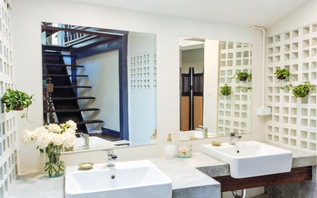 Soft Dormtel Night Bazaar