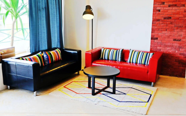 Roomies Suites